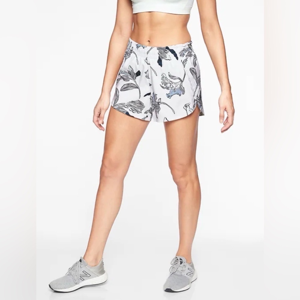 Athleta Print Racer Run Short in Floral Nouveau Size XS